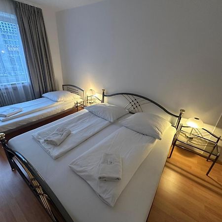 Hotel-Pension Asta Мюнхен Экстерьер фото