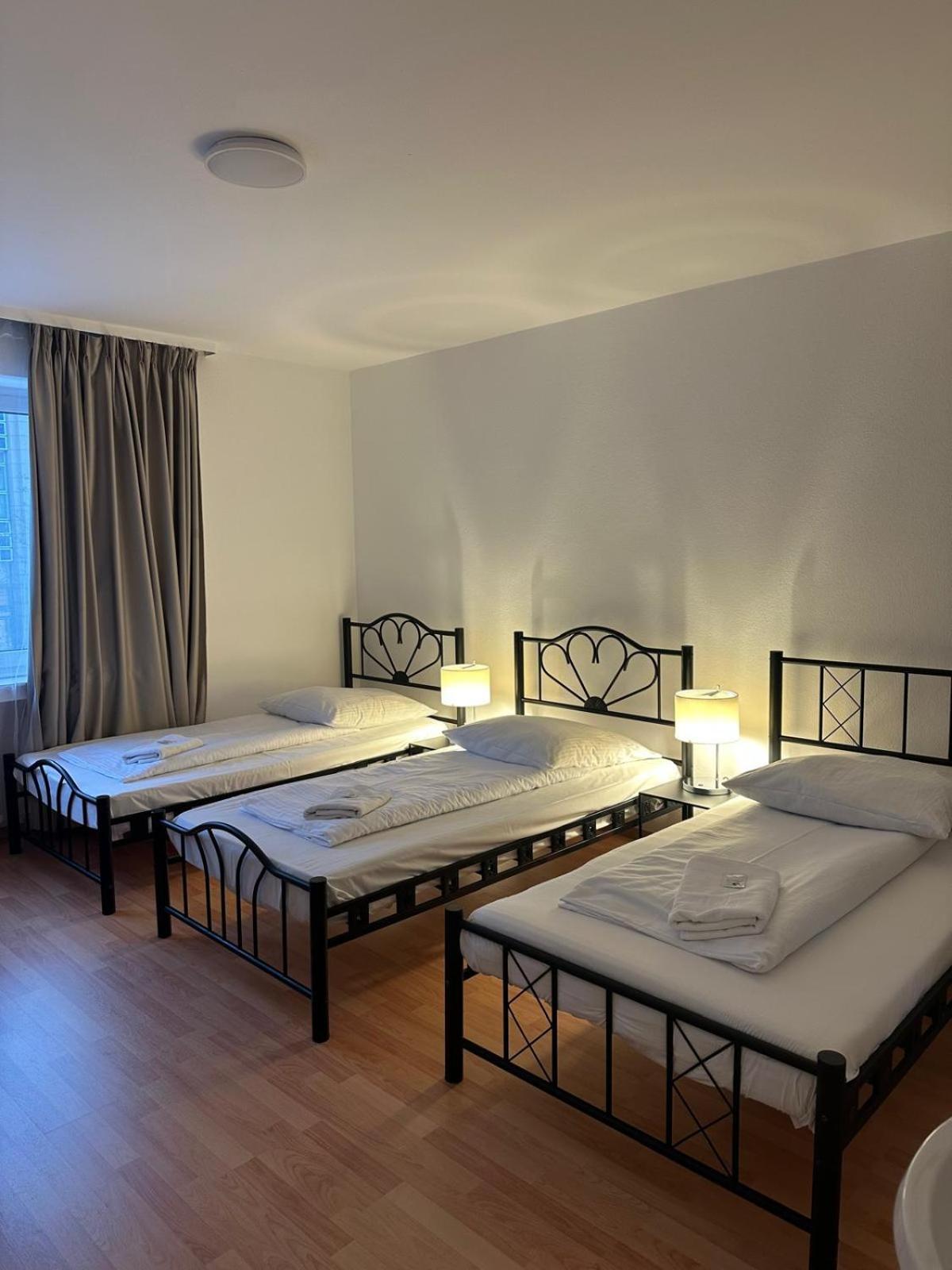 Hotel-Pension Asta Мюнхен Экстерьер фото