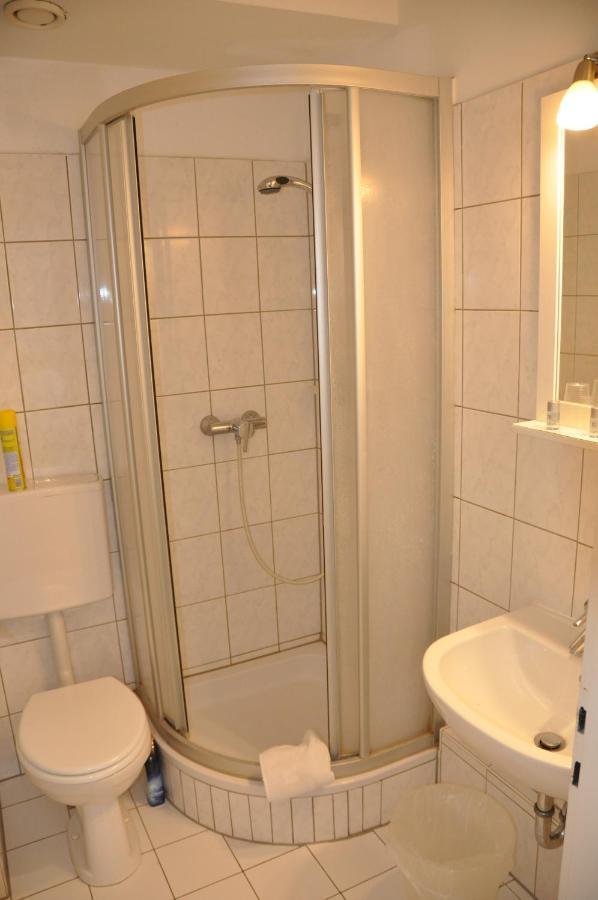 Hotel-Pension Asta Мюнхен Экстерьер фото